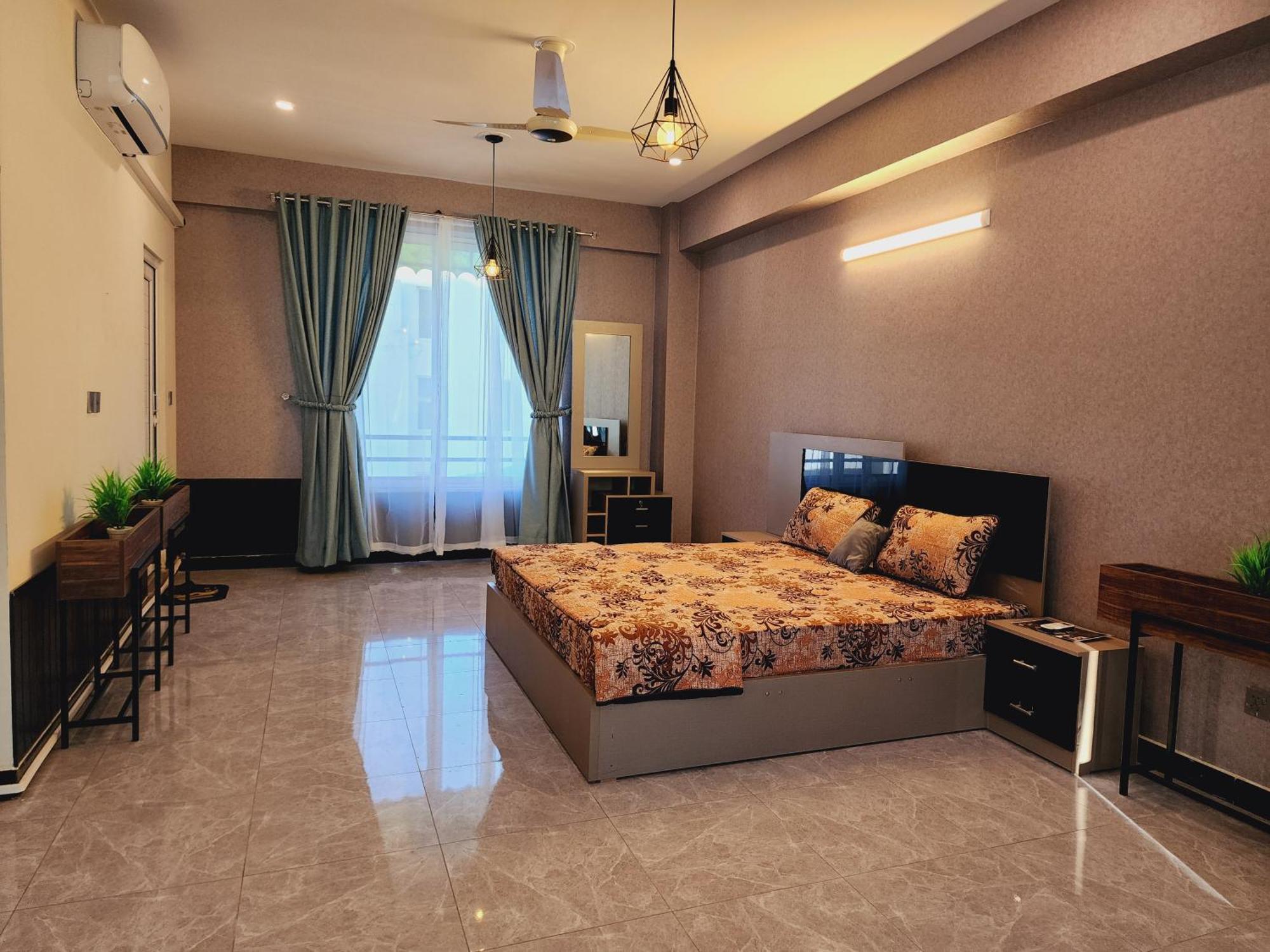 Motorway Majesty Suites Islamabad - Near Islamabad International Airport And Motorway חדר תמונה
