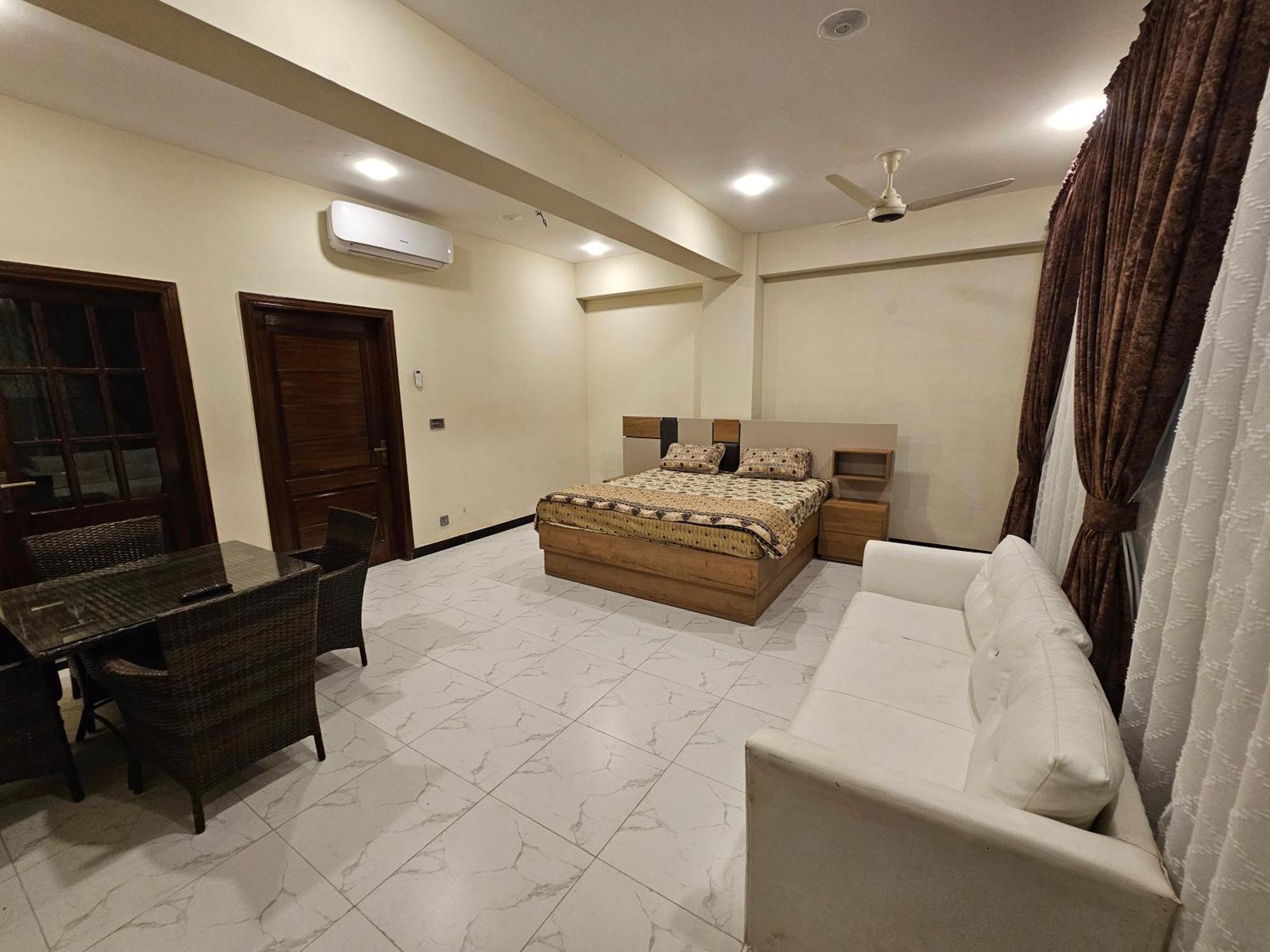 Motorway Majesty Suites Islamabad - Near Islamabad International Airport And Motorway חדר תמונה